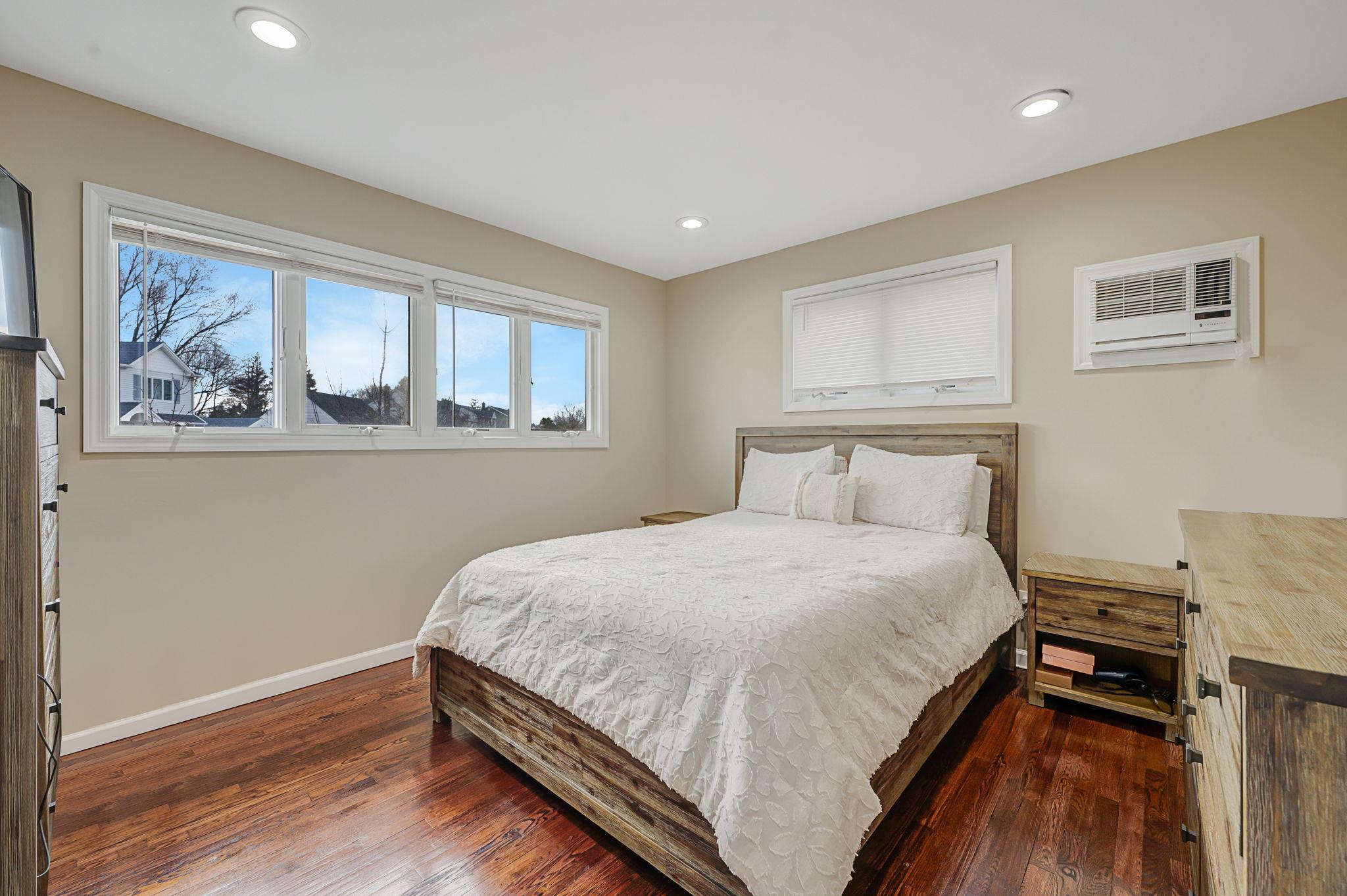 20 Marlon Avenue, Bethpage, New York image 13
