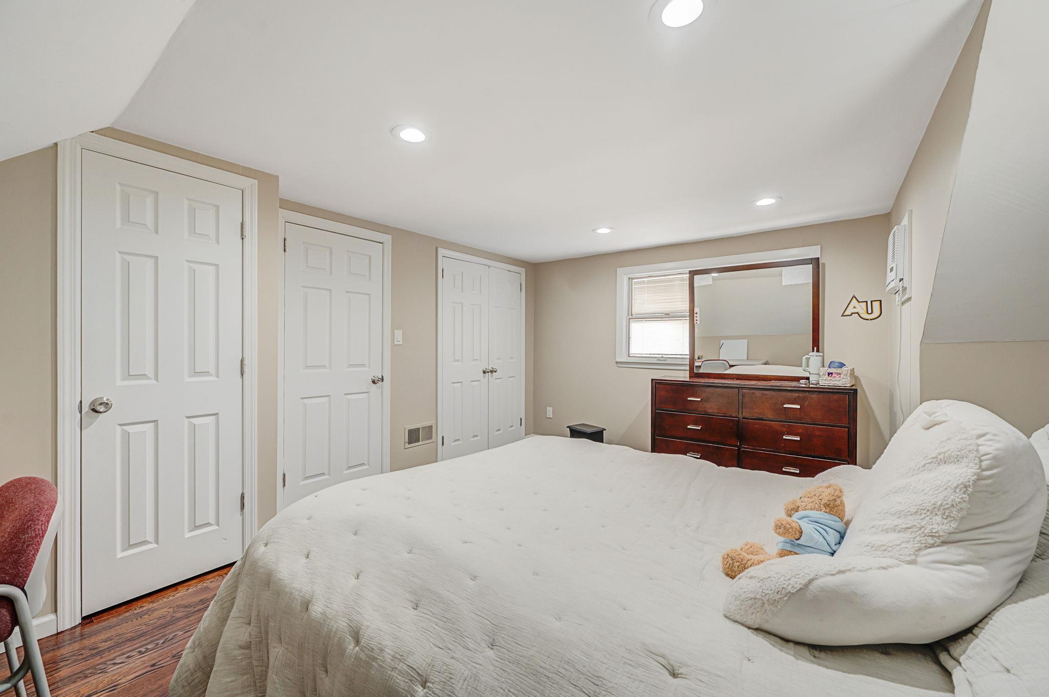 20 Marlon Avenue, Bethpage, New York image 16