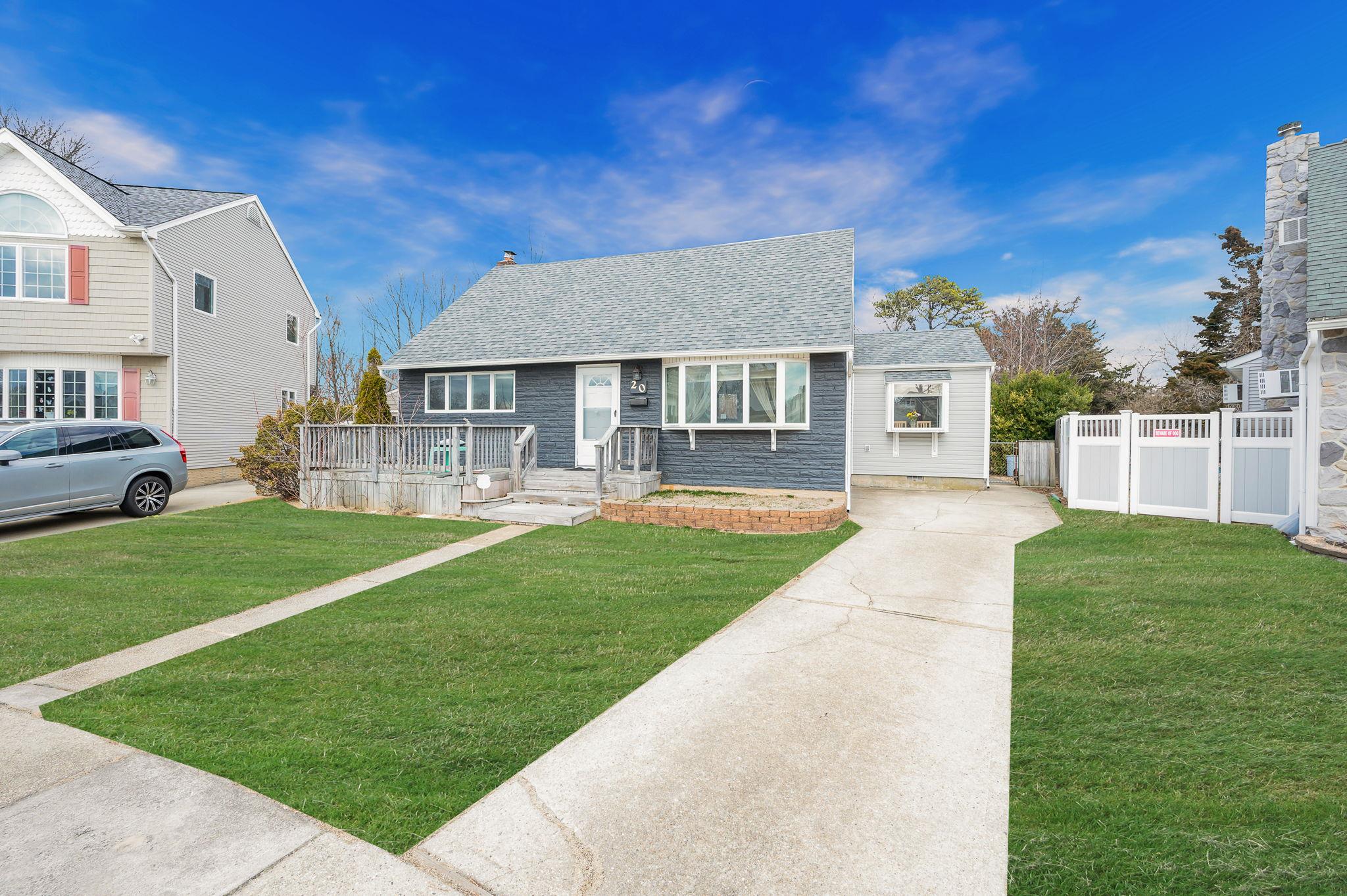 20 Marlon Avenue, Bethpage, New York image 1