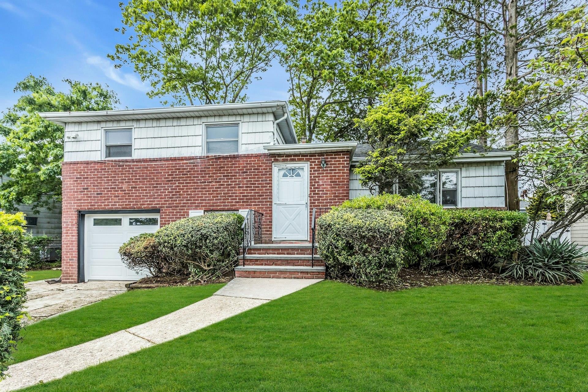 444 1st Avenue, Massapequa Park, New York image 1