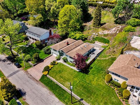 Tiny photo for 151 Devon Road, Bronxville, NY 10708 (MLS # 993836)