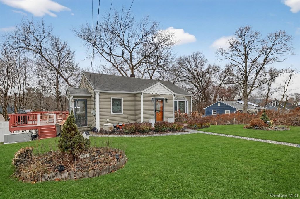 Photo of 6 Highland Drive, Cortlandt Manor, NY 10567 (MLS # 943993)