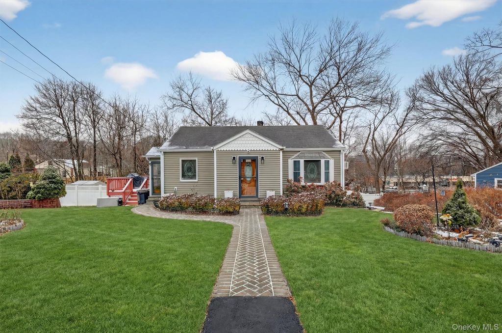 Photo of 6 Highland Drive, Cortlandt Manor, NY 10567 (MLS # 943993)