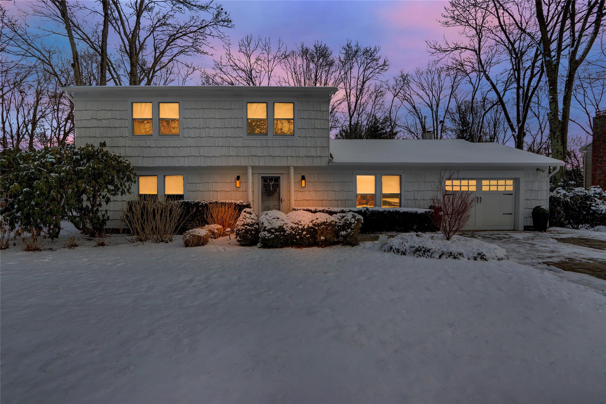 24 Long Acre Lane, Dix Hills, New York image 1