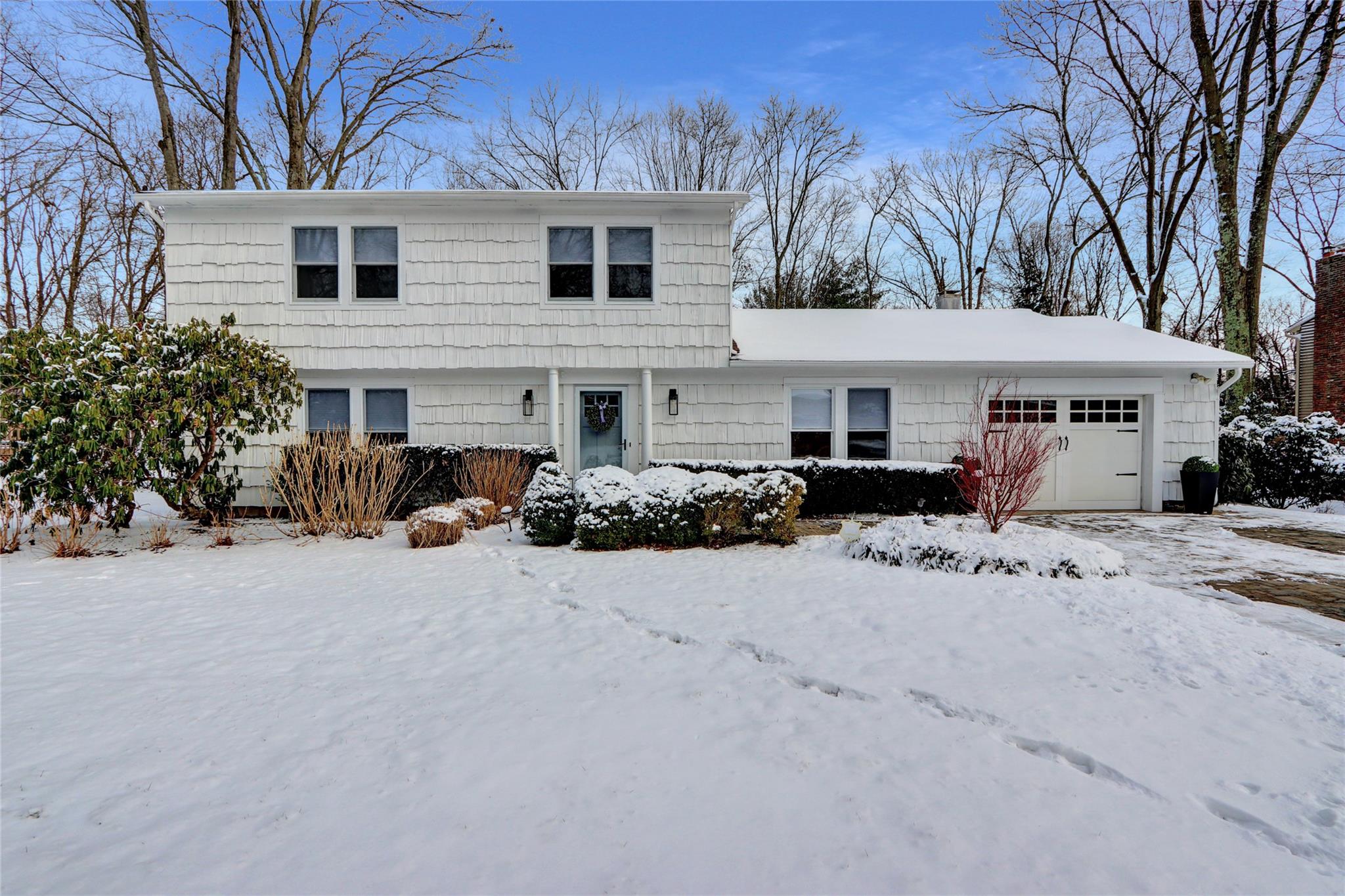 24 Long Acre Lane, Dix Hills, New York image 3