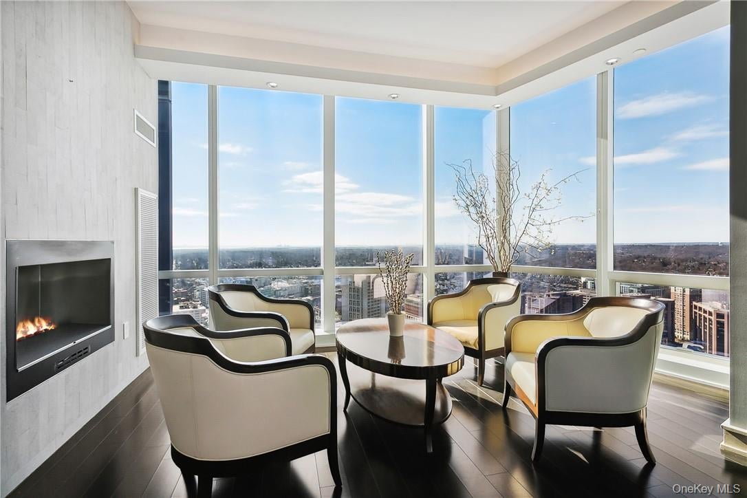 5 Renaissance Square PH40C