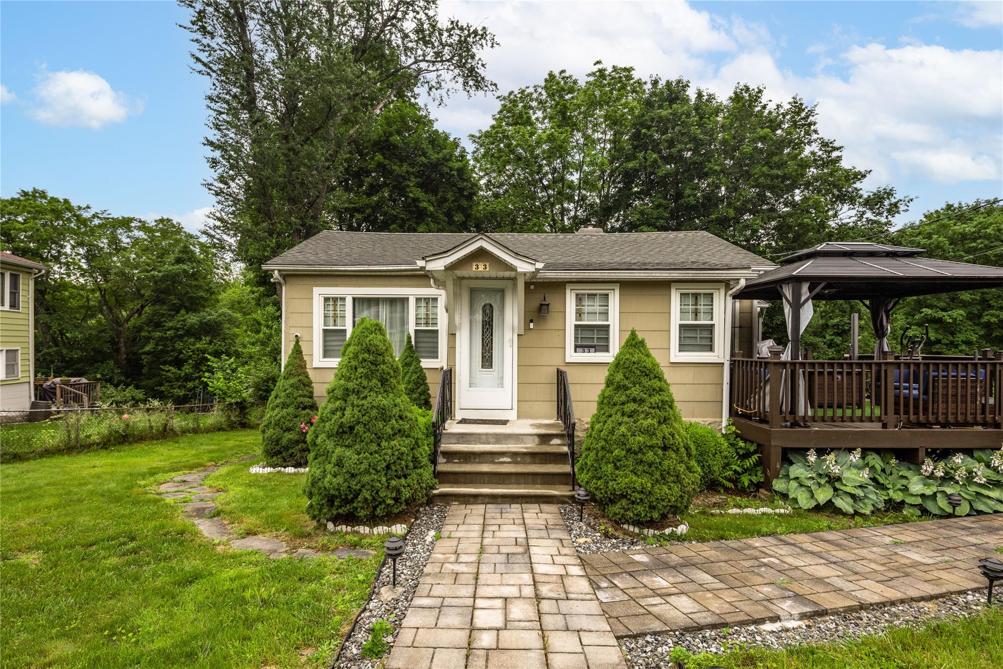 Property for Sale at Hollowbrook Court, Cortlandt Manor, New York - Bedrooms: 3 
Bathrooms: 3 
Rooms: 8  - $589,000