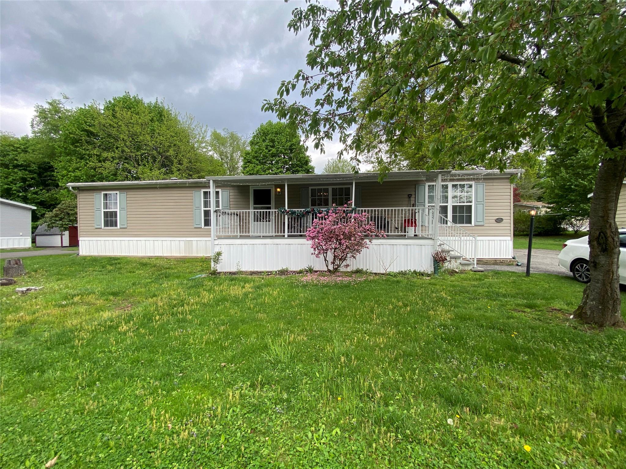 Hula Lane, New Paltz, New York - 3 Bedrooms  
2 Bathrooms  
7 Rooms - 
