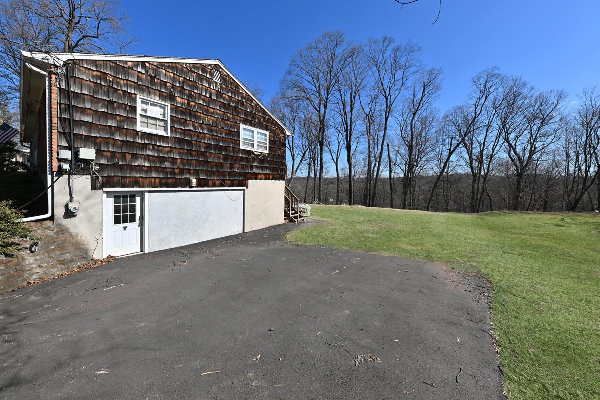 114 Mcnamara Road, Spring Valley, New York image 2