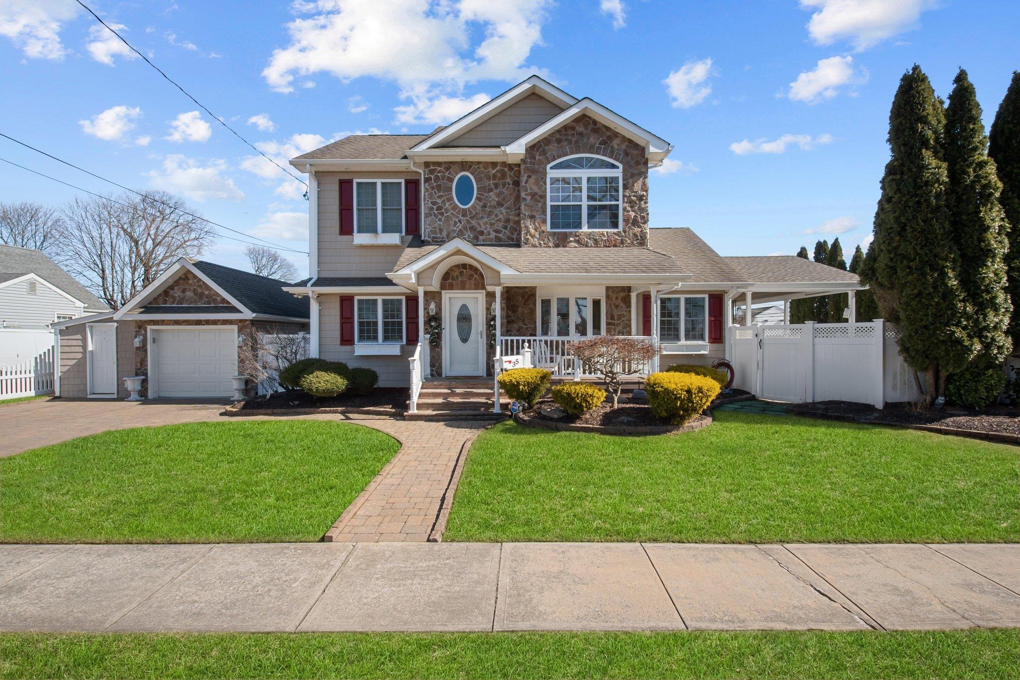 35 Locust Avenue, Farmingdale, New York image 1