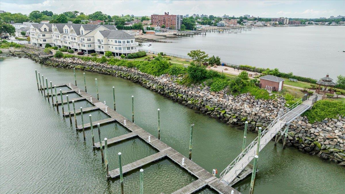 600 Clarence Avenue 1J