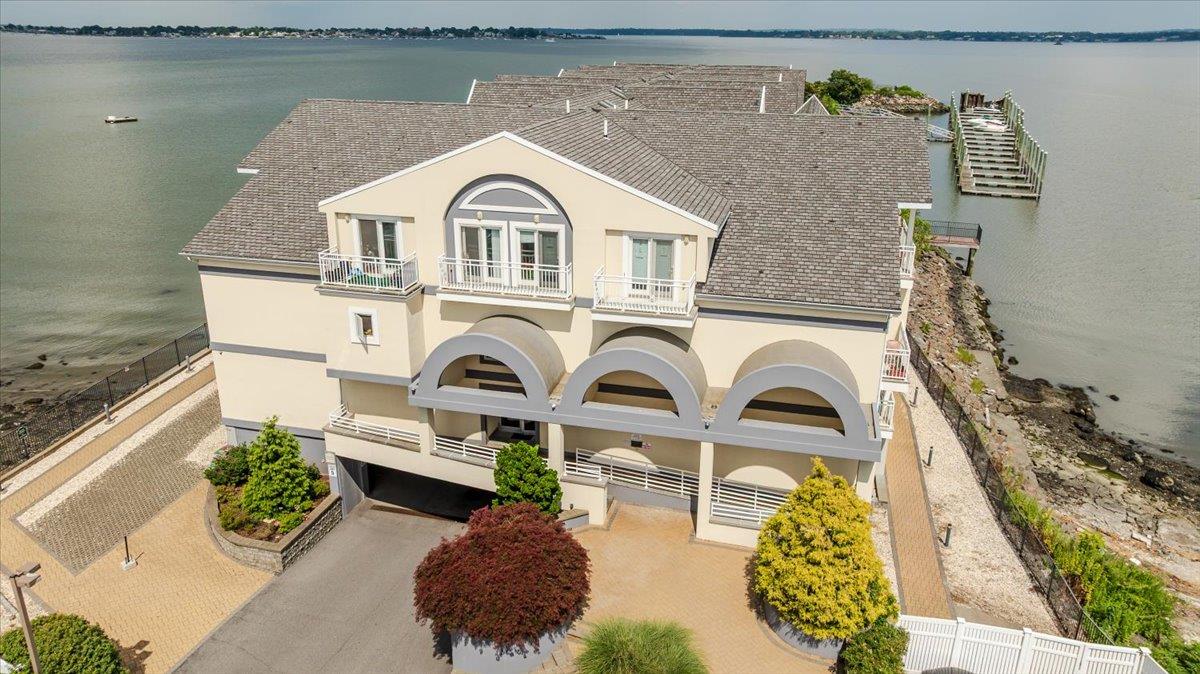 600 Clarence Avenue 1J