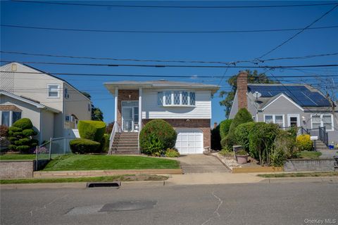 Photo of 1109 Jefferson Place, Baldwin, NY 11510 (MLS # 916647)