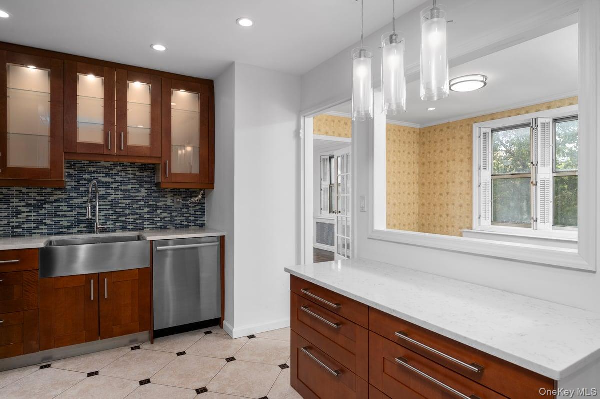 600 Locust Street 2J