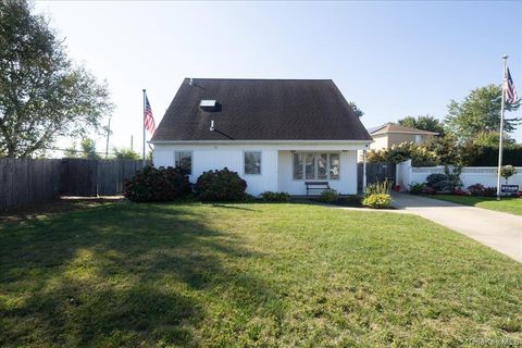 Photo of 31 Parente Lane N, Island Park, NY 11558 (MLS # 921588)