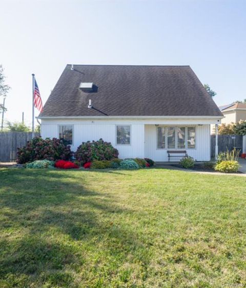 Photo of 31 Parente Lane N, Island Park, NY 11558 (MLS # 921588)