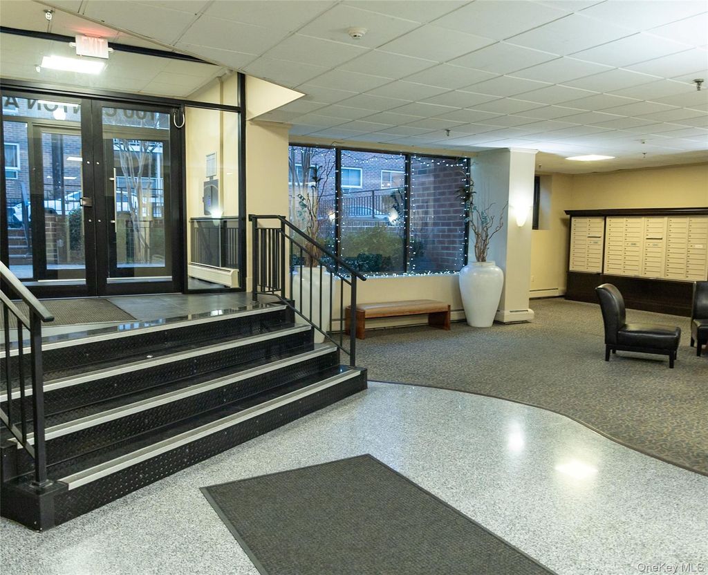 Photo of 100 Clinton Avenue #2E, Mineola, NY 11504 (MLS # 977435)