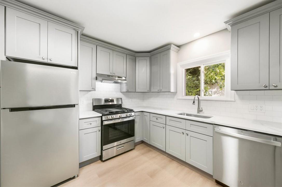Rental Property at Maple Street First Floo, Croton-On-Hudson, New York - Bedrooms: 2 
Bathrooms: 1 
Rooms: 4  - $3,200 MO.