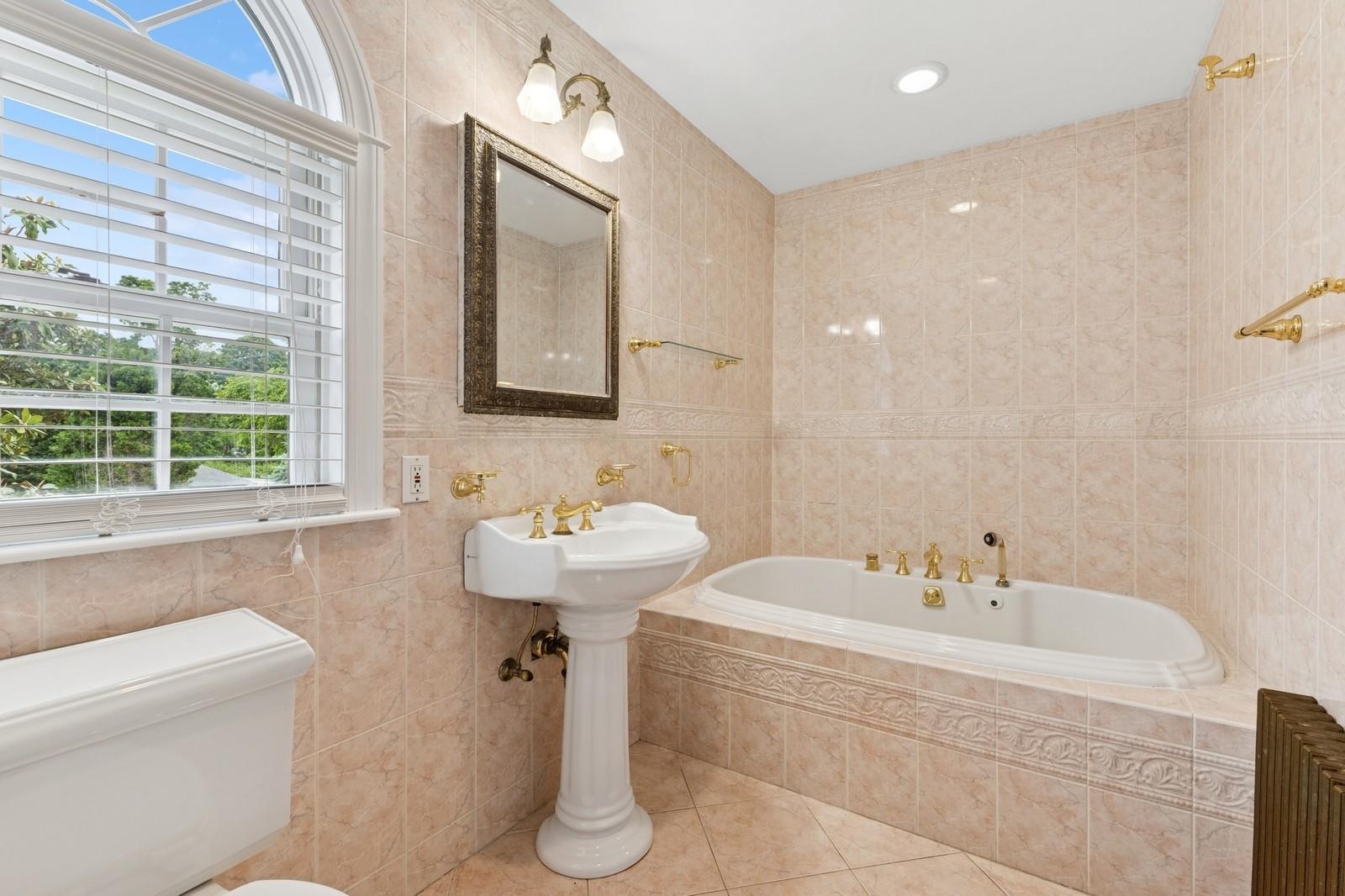 57 Maple Av. Ave, Bay Shore, New York image 33