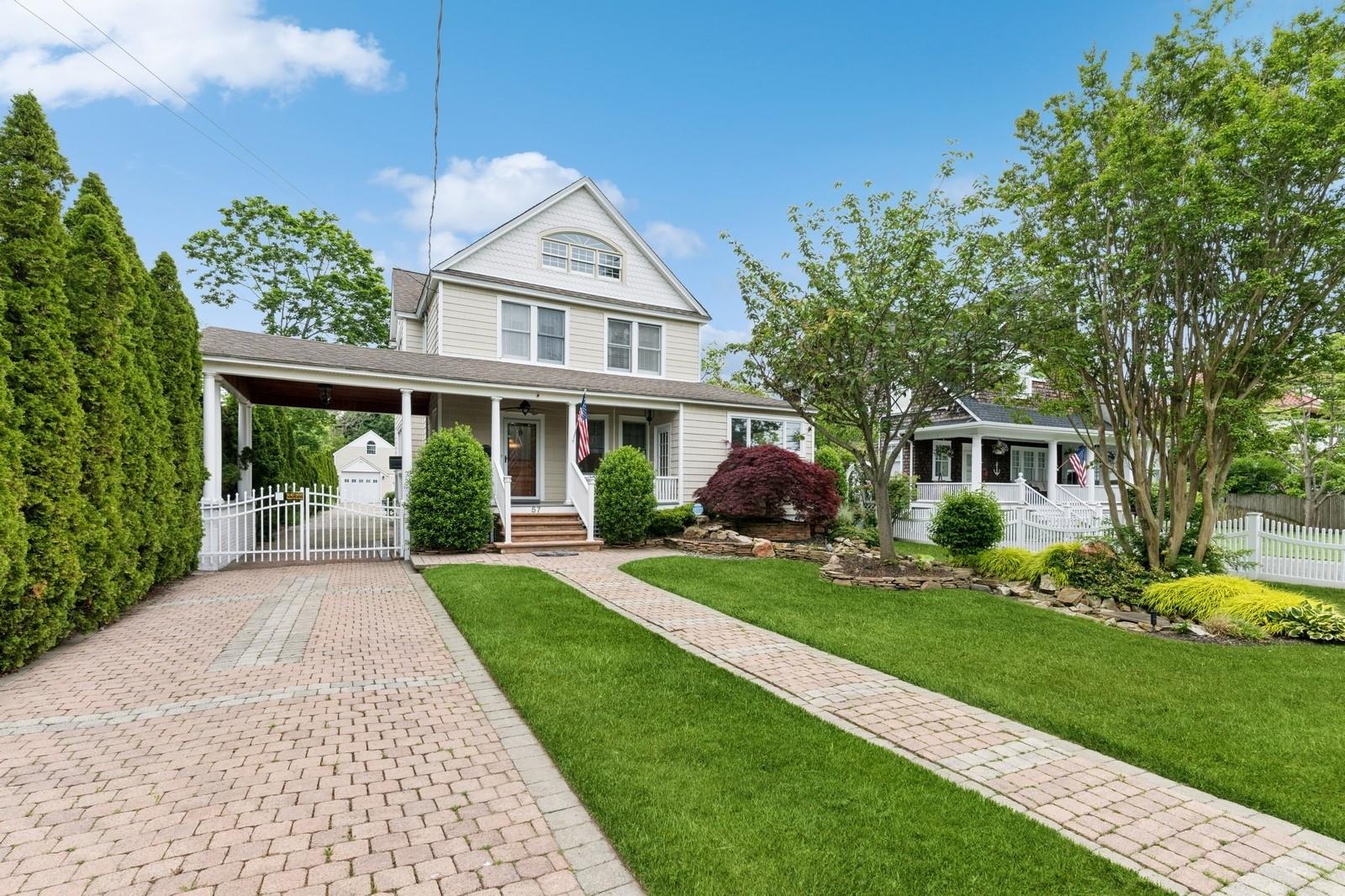 57 Maple Av. Ave, Bay Shore, New York image 2