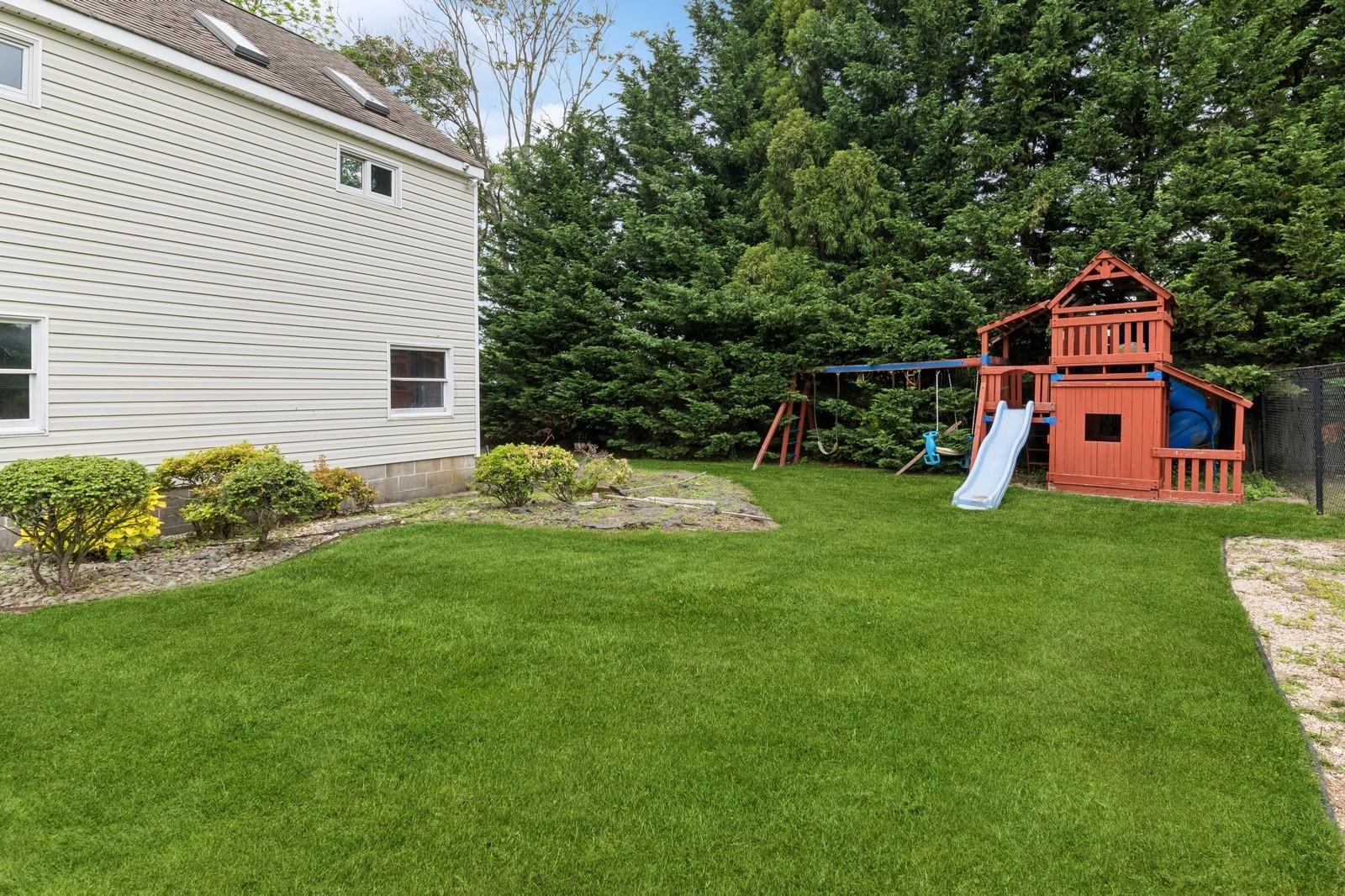 57 Maple Av. Ave, Bay Shore, New York image 46