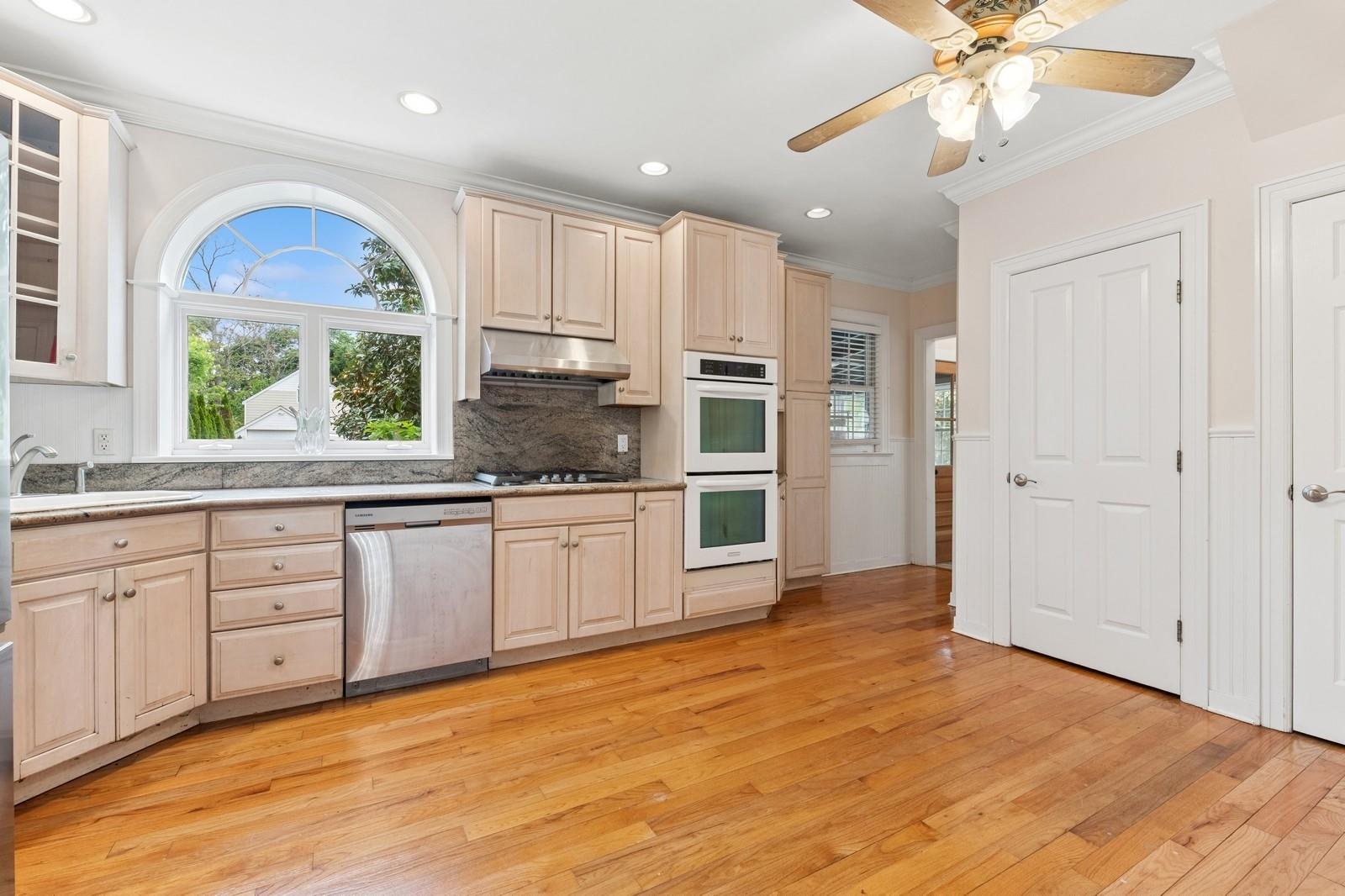 57 Maple Av. Ave, Bay Shore, New York image 17