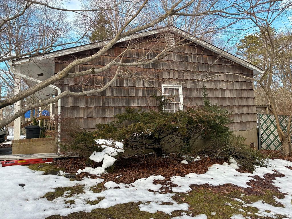 Photo of 429 Robinson Avenue, East Patchogue, NY 11772 (MLS # 967615)