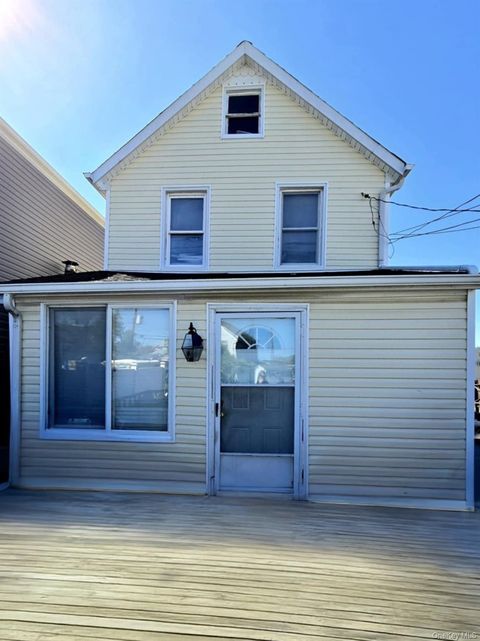 Photo of 5 Bayview Avenue, Howard Beach, NY 11414 (MLS # 920712)