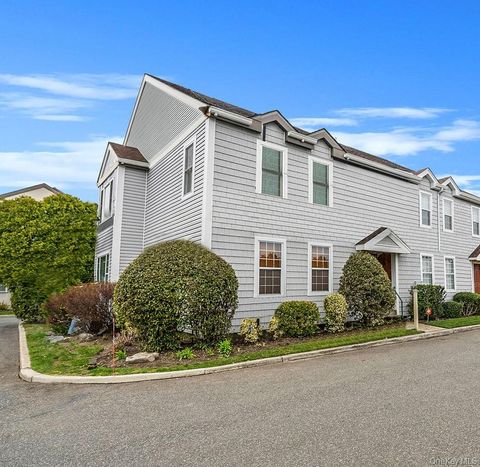 Condo For Sale - 12 Greenmeadow Drive #12<br/> Babylon, NY 11702