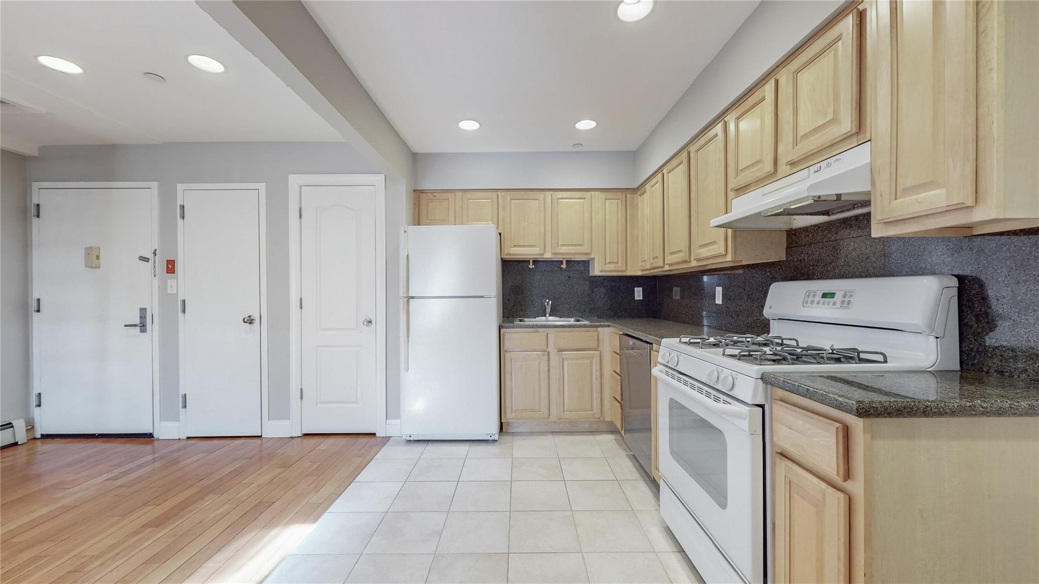 83-71 116th Street #7B, Kew Gardens, Florida image 7