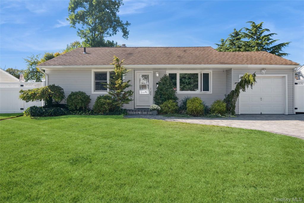 Photo of 18 Lois Lane, Farmingdale, NY 11735 (MLS # 917998)