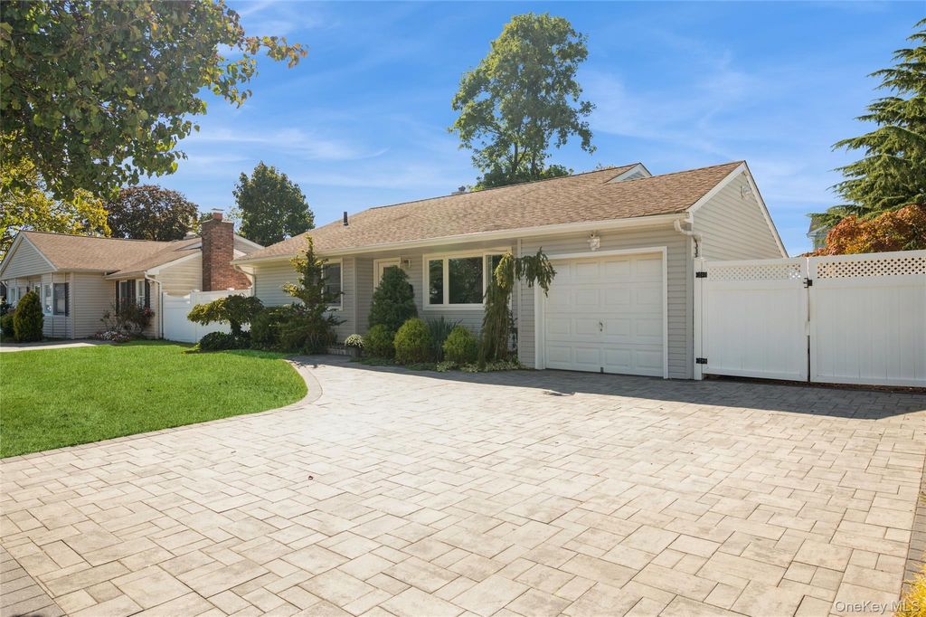 Photo of 18 Lois Lane, Farmingdale, NY 11735 (MLS # 917998)