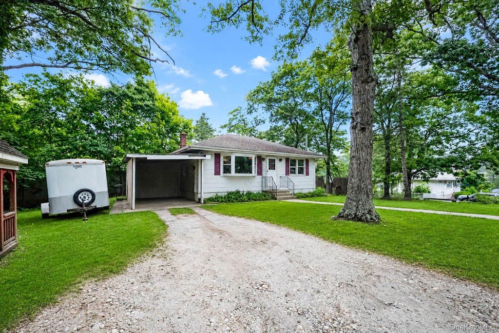 Photo of 45 Dawn Road, Rocky Point, NY 11778 (MLS # 1026835)