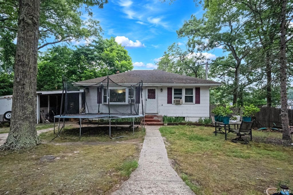 Photo of 45 Dawn Road, Rocky Point, NY 11778 (MLS # 1026835)