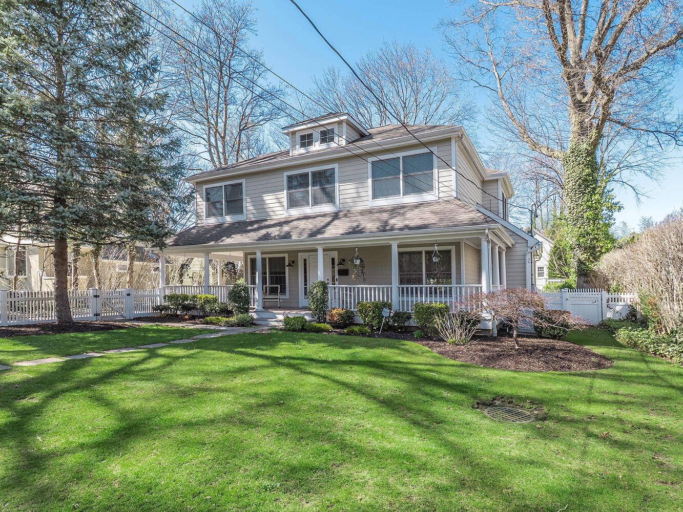 50 Glen Avenue, Sea Cliff, New York image 2