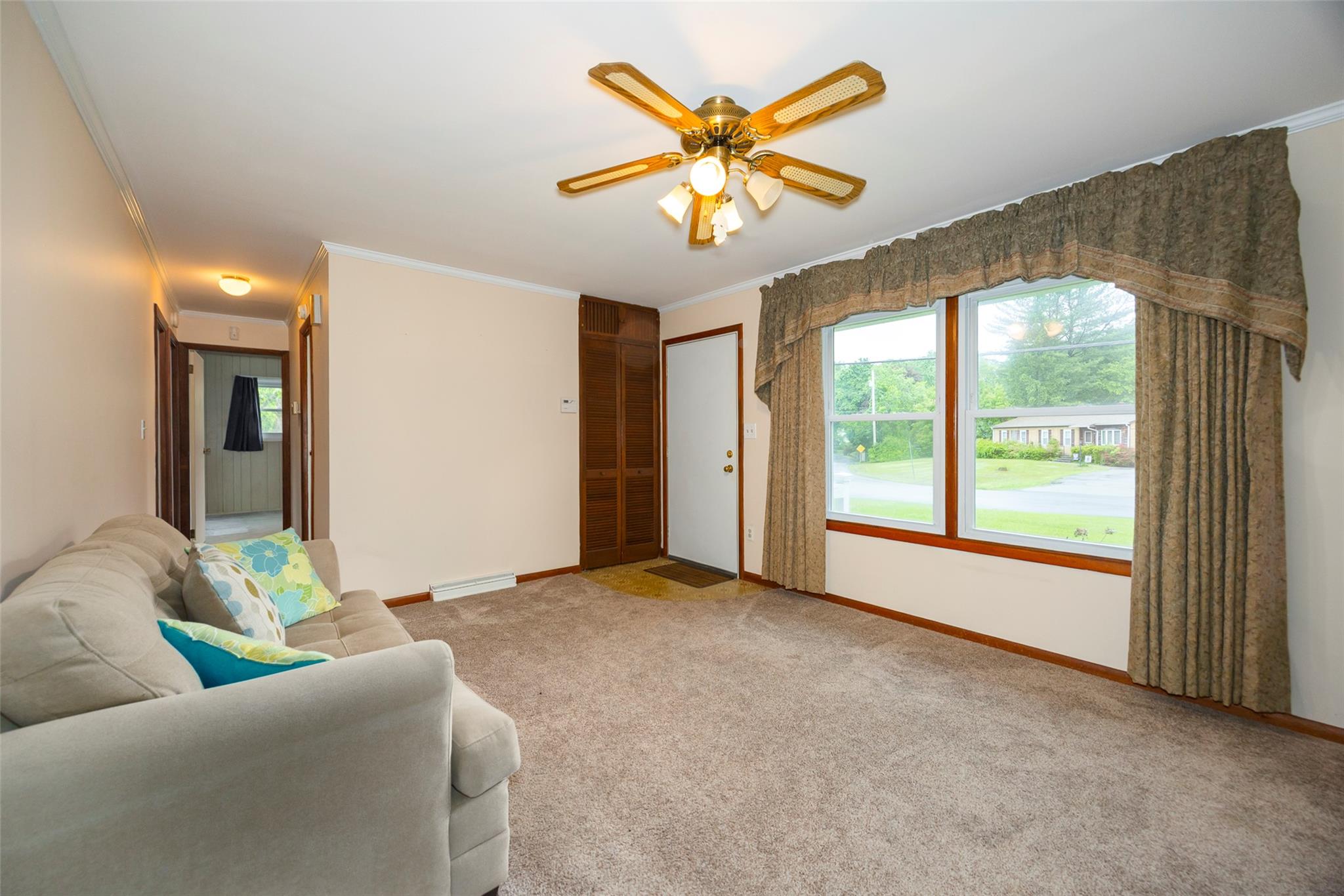 7 Sycamore Drive, Hyde Park, New York image 4