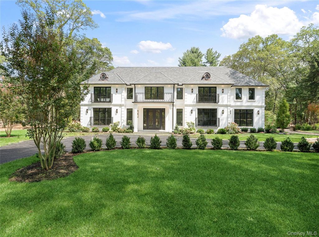 Photo of 12 Quaker Ridge Drive, Brookville, NY 11545 (MLS # 901446)