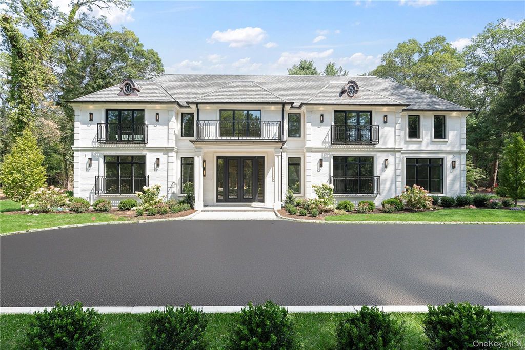 Photo of 12 Quaker Ridge Drive, Brookville, NY 11545 (MLS # 901446)