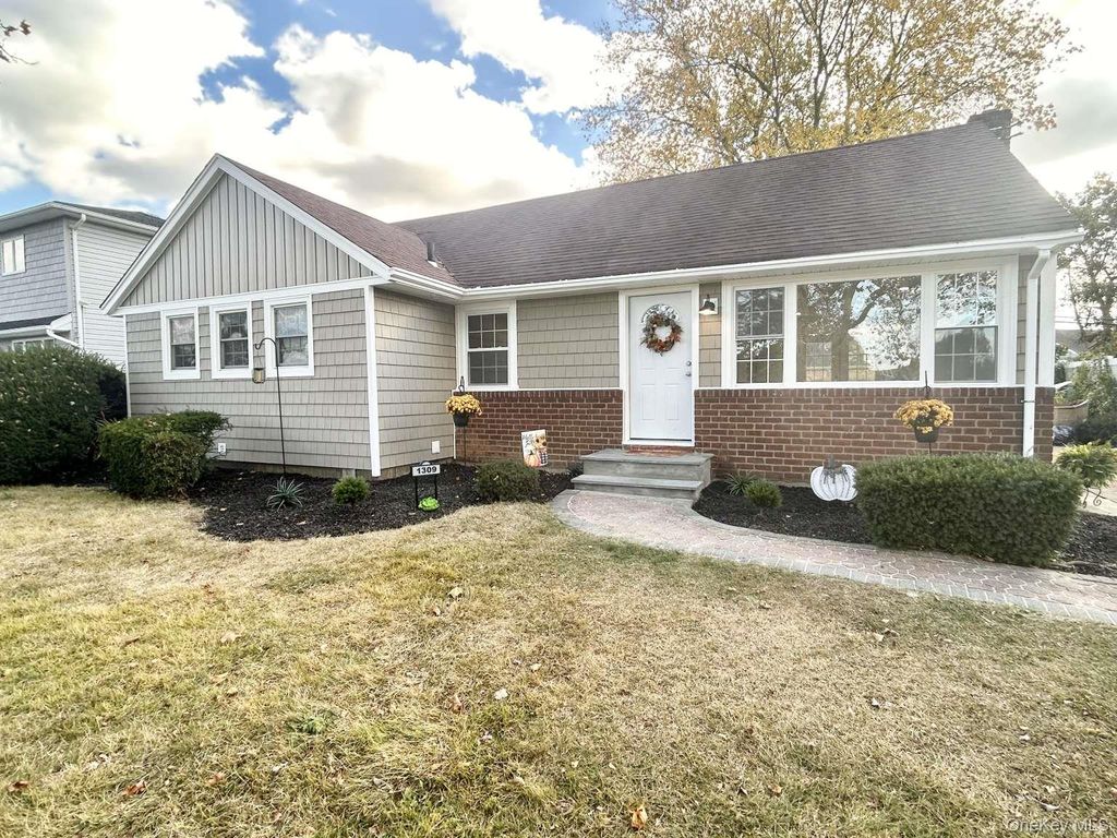Photo of 1390 Wilson Road, East Meadow, NY 11554 (MLS # 928405)