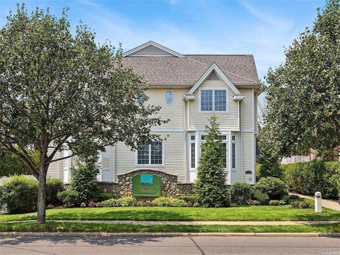 Condo For Sale - 106 Morris Avenue #7<br/> Rockville Centre, NY 11570