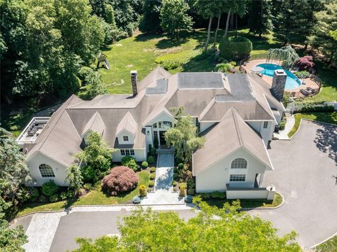 Homes For Sale - 91 Woodhollow Court<br/> Syosset, NY 11791