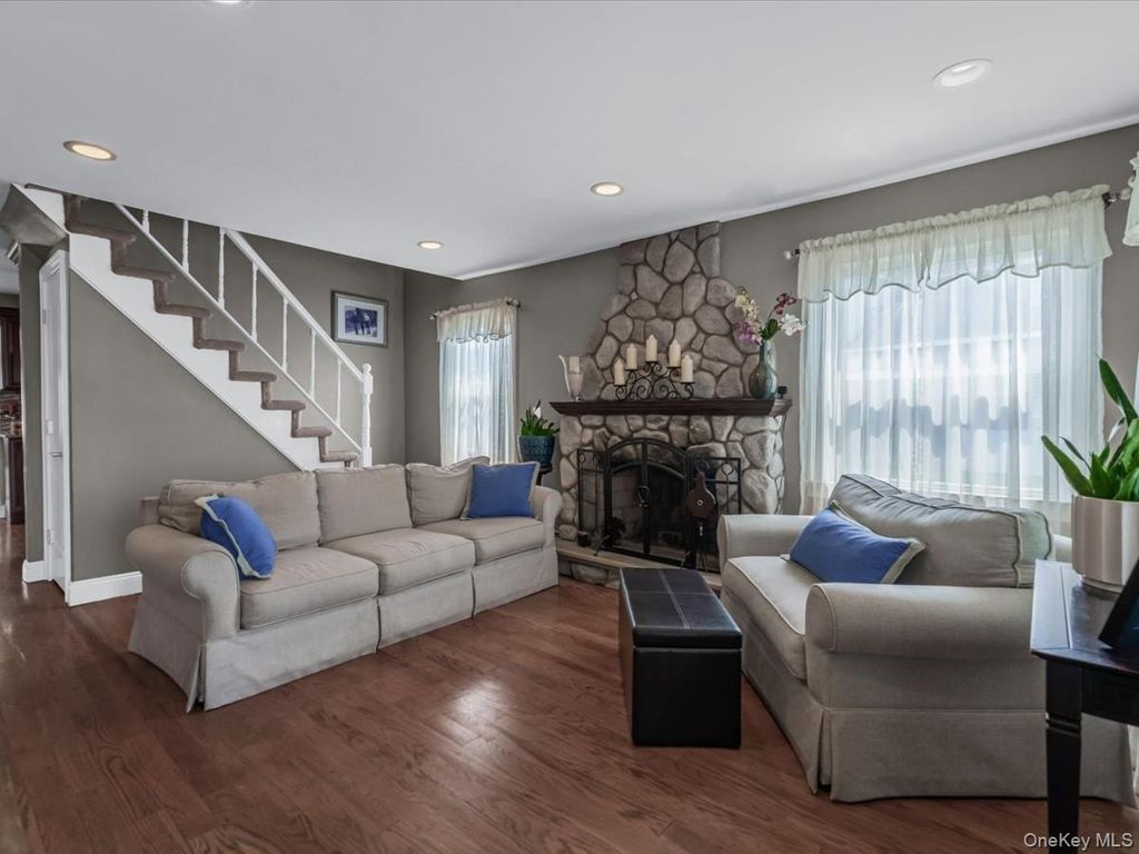 Photo of 171 Annuskemunnica Road, Babylon, NY 11702 (MLS # 992182)
