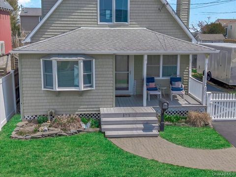 Homes For Sale - 171 Annuskemunnica Road<br/> Babylon, NY 11702