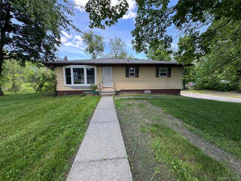 Photo of 1 Corine Drive, Poughkeepsie, NY 12601 (MLS # 1009314)