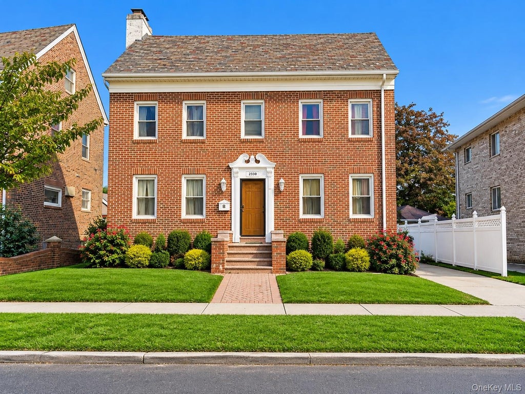 Photo of 2330 Gunther Avenue, Bronx, NY 10469 (MLS # 1066796)