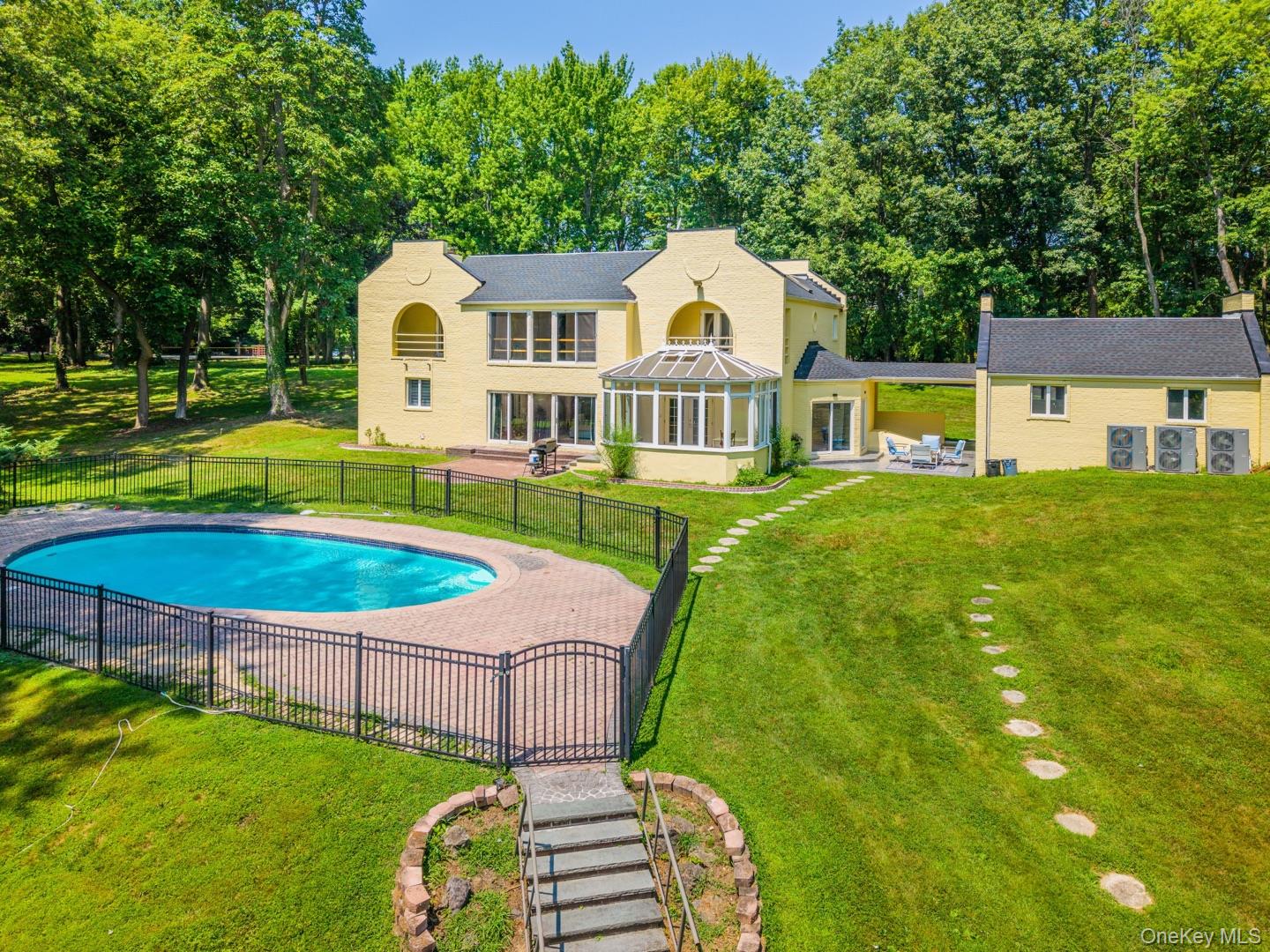 530 S Centre Island Road