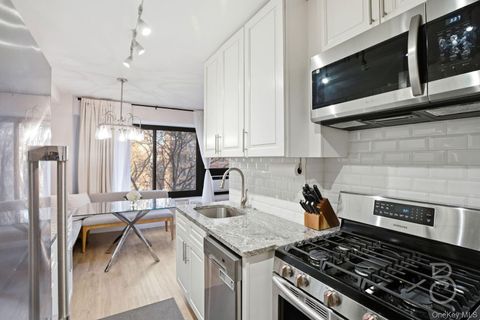 33-64 21st Street 6D Astoria NY 11106