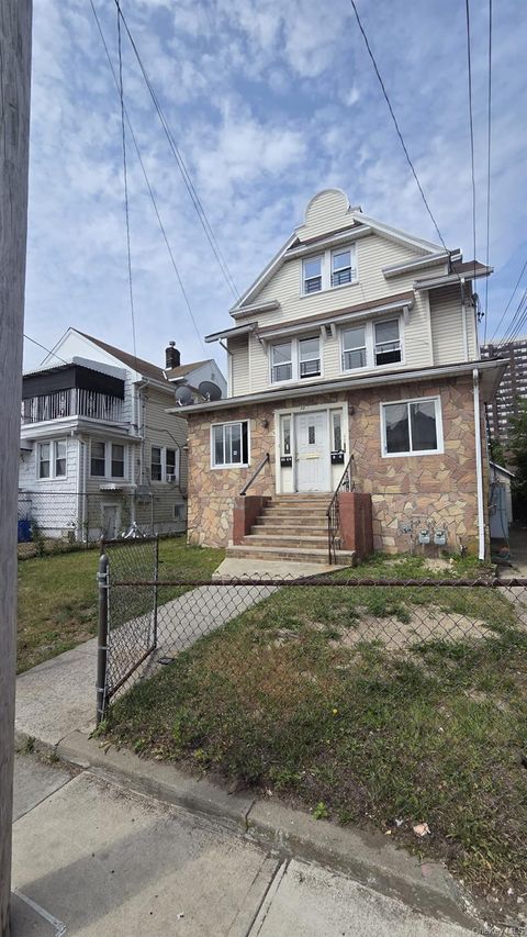Multifamily For Sale - 329 Beach 29th Street<br/> Far Rockaway, NY 11691