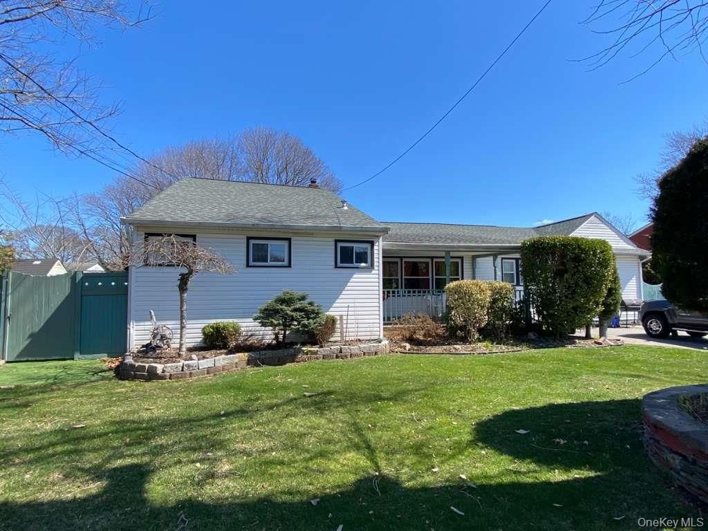 Photo of 1327 Brooklyn Boulevard, Bay Shore, NY 11706 (MLS # 977790)
