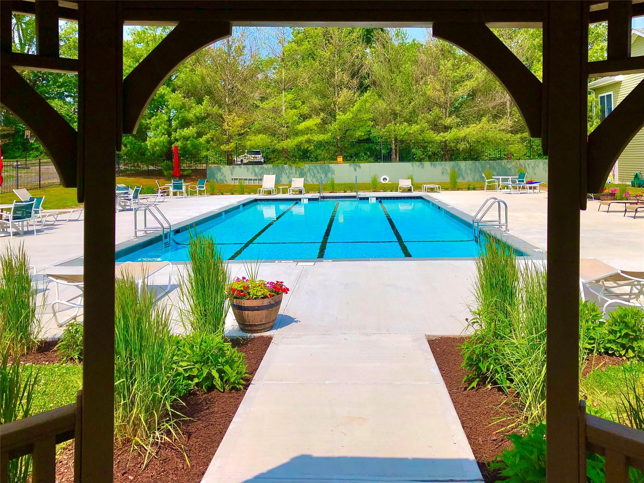 Rhinebeck, New York 12572, United States, 2 Bedrooms Bedrooms, ,3 BathroomsBathrooms,Residential,Pending,182212